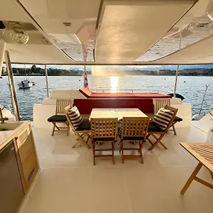 Botel Floatinn Boat-bnb, Genève
